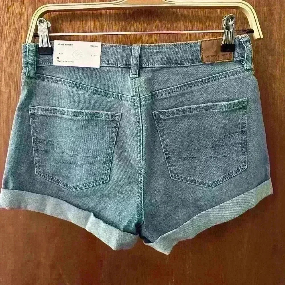 NWT American Eagle Jean Mom Shorts